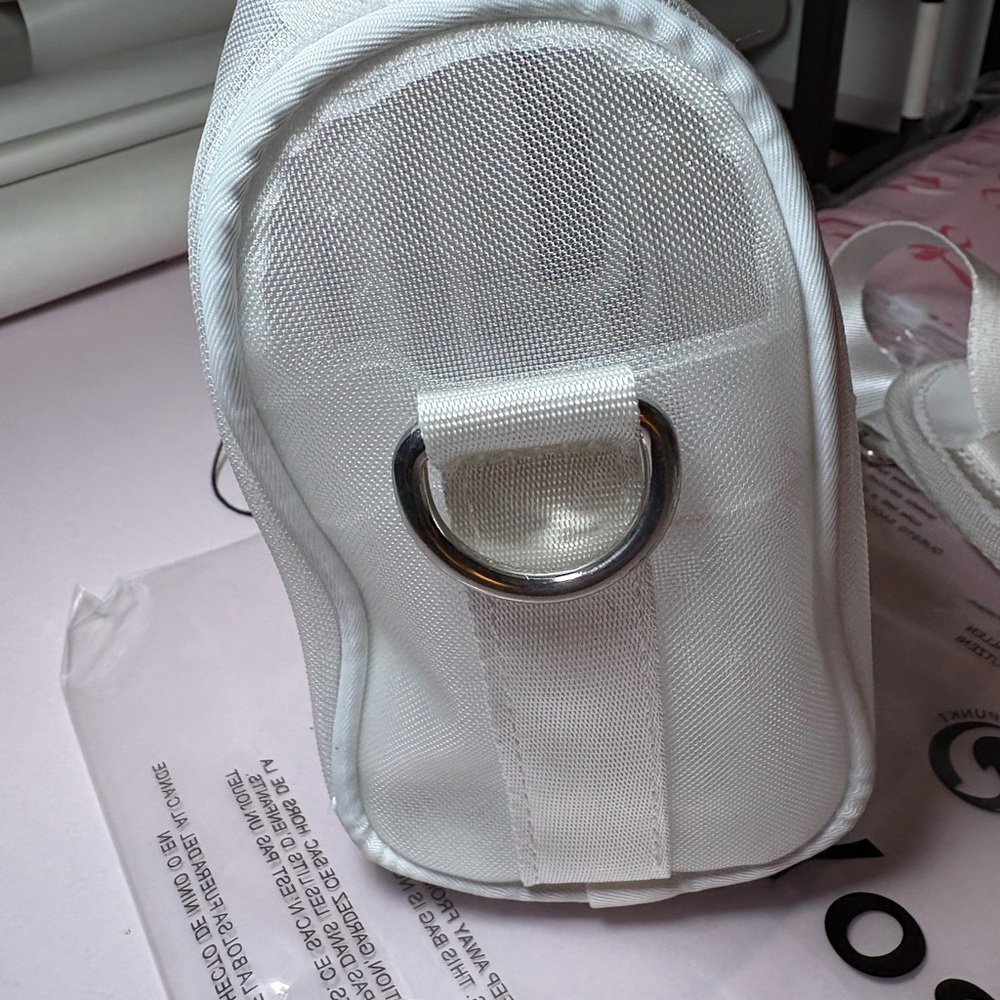 NEW 🤍🤍ALO Yoga Classic White Mini Bag - Picture 8 of 13
